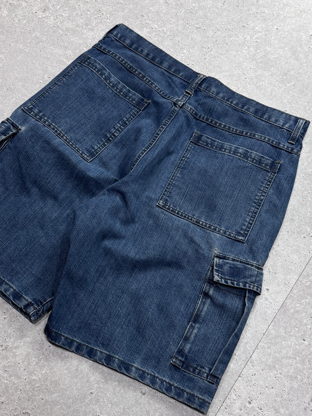 Vintage Wrangler Denim Cargo Shorts (32”)