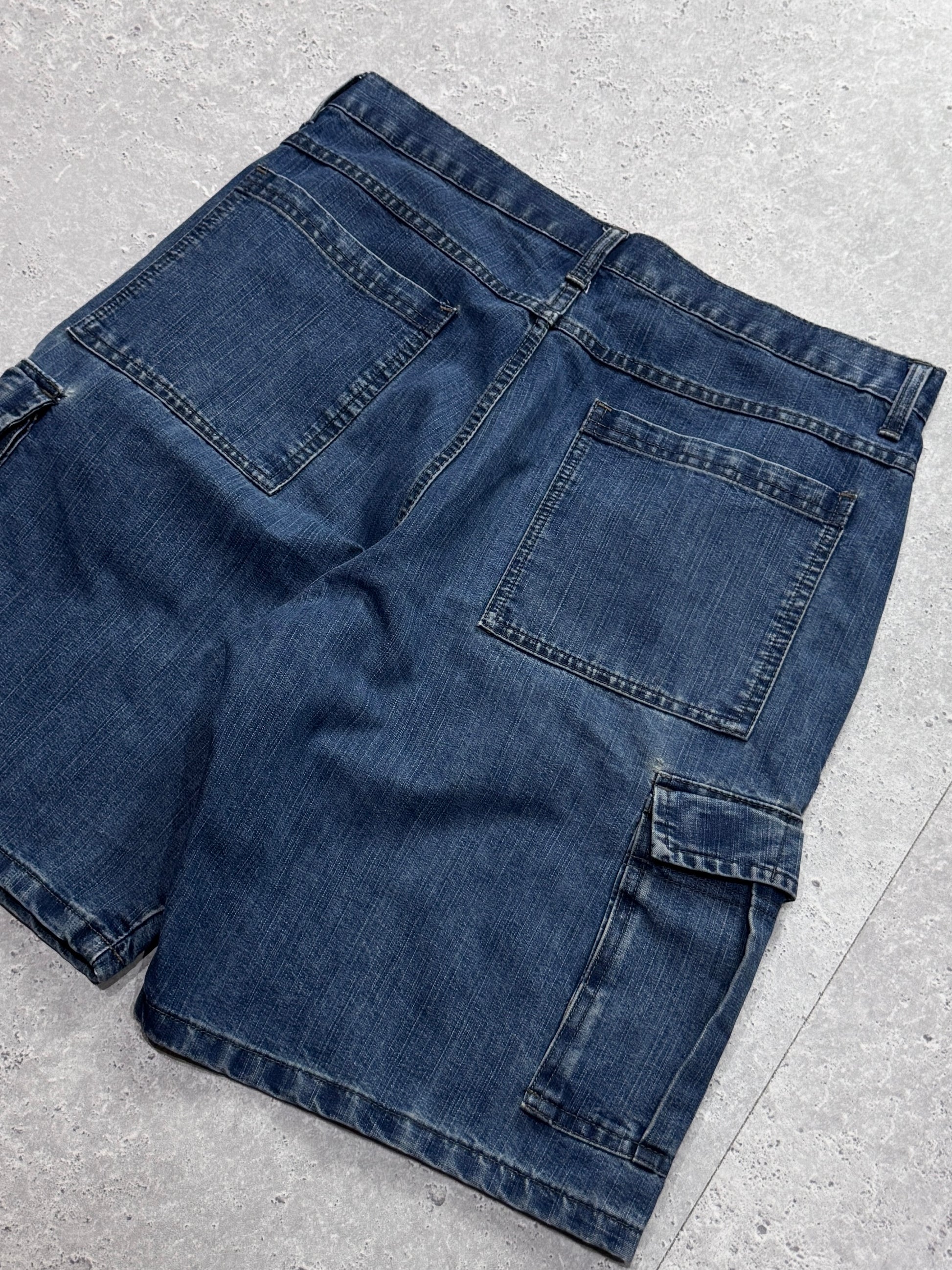 Vintage Wrangler Denim Cargo Shorts (32”)