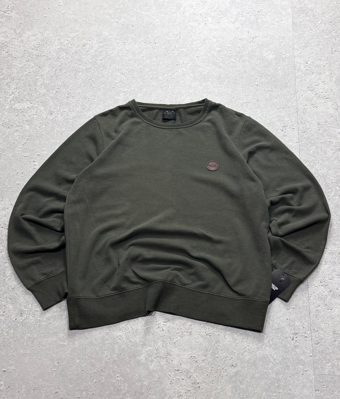 Vintage 2000s Oakley Essential Sweater (M)