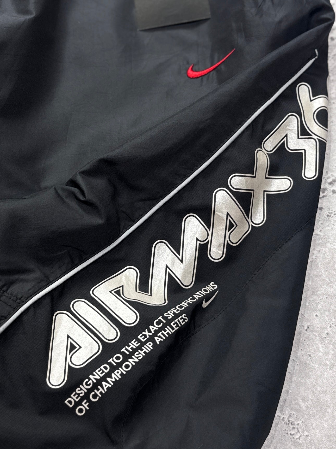 Vintage 2000s Nike Air Max Track Shorts (L)