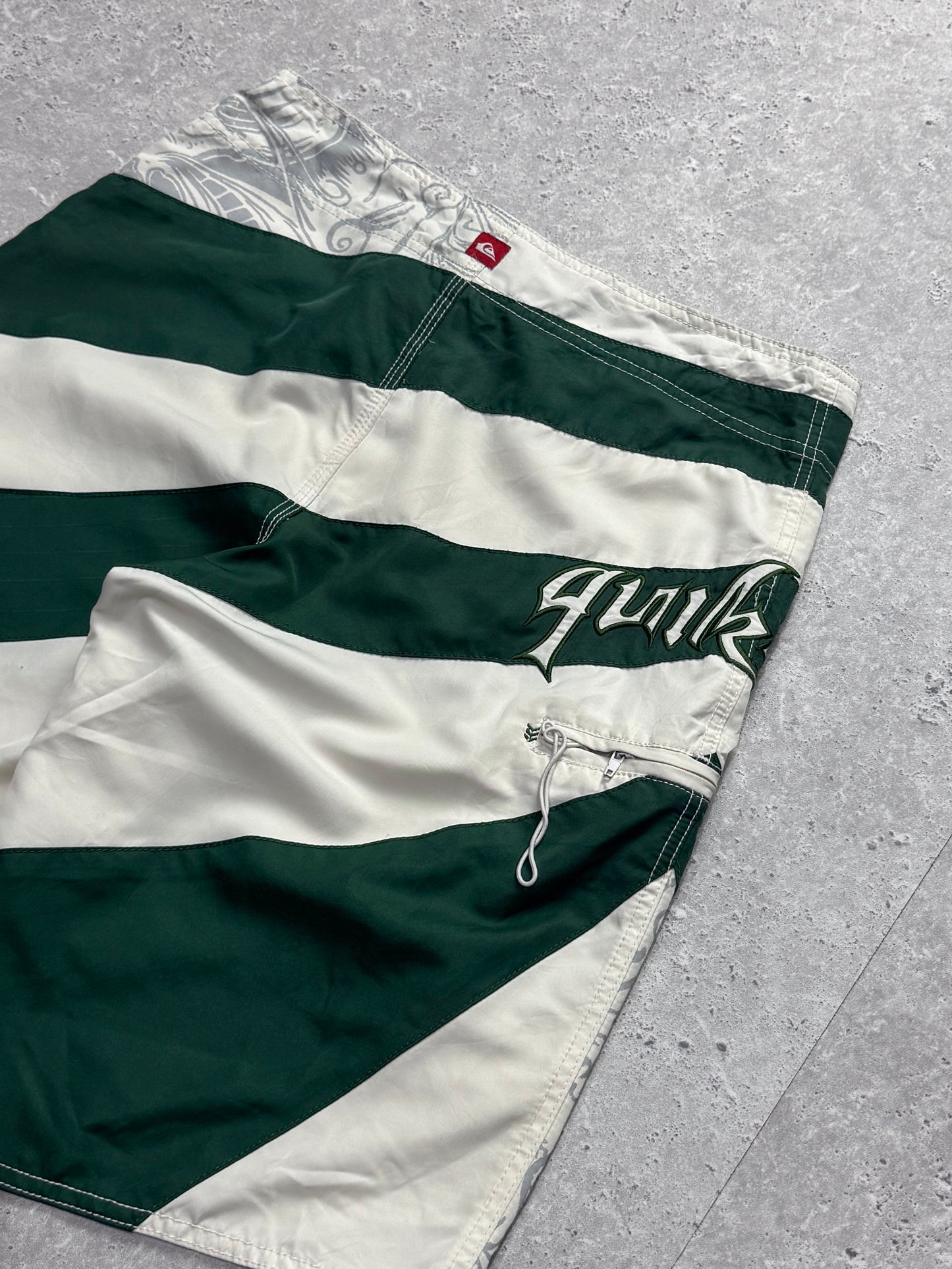 Vintage 2000s Quiksilver Boardshorts (30")