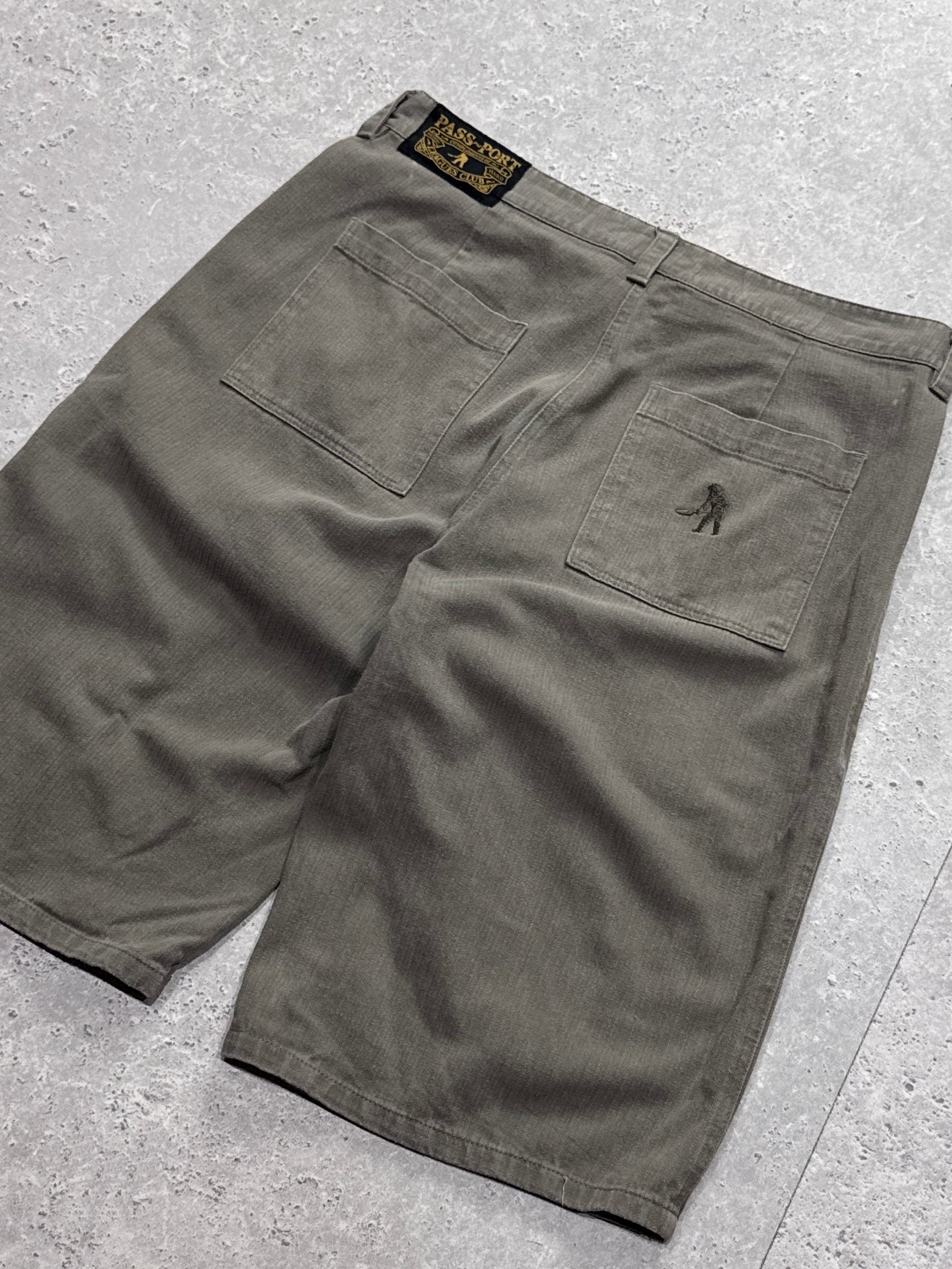 Vintage 2000s Pleated Shorts (32”)