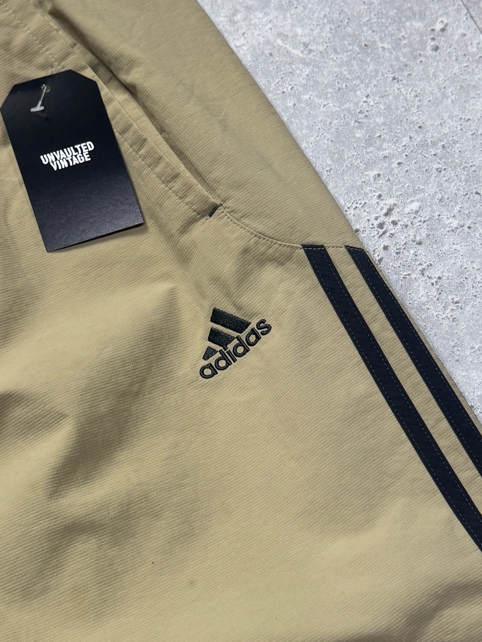 Vintage 2000s Adidas Adjustable 3/4 Track Shorts (M)