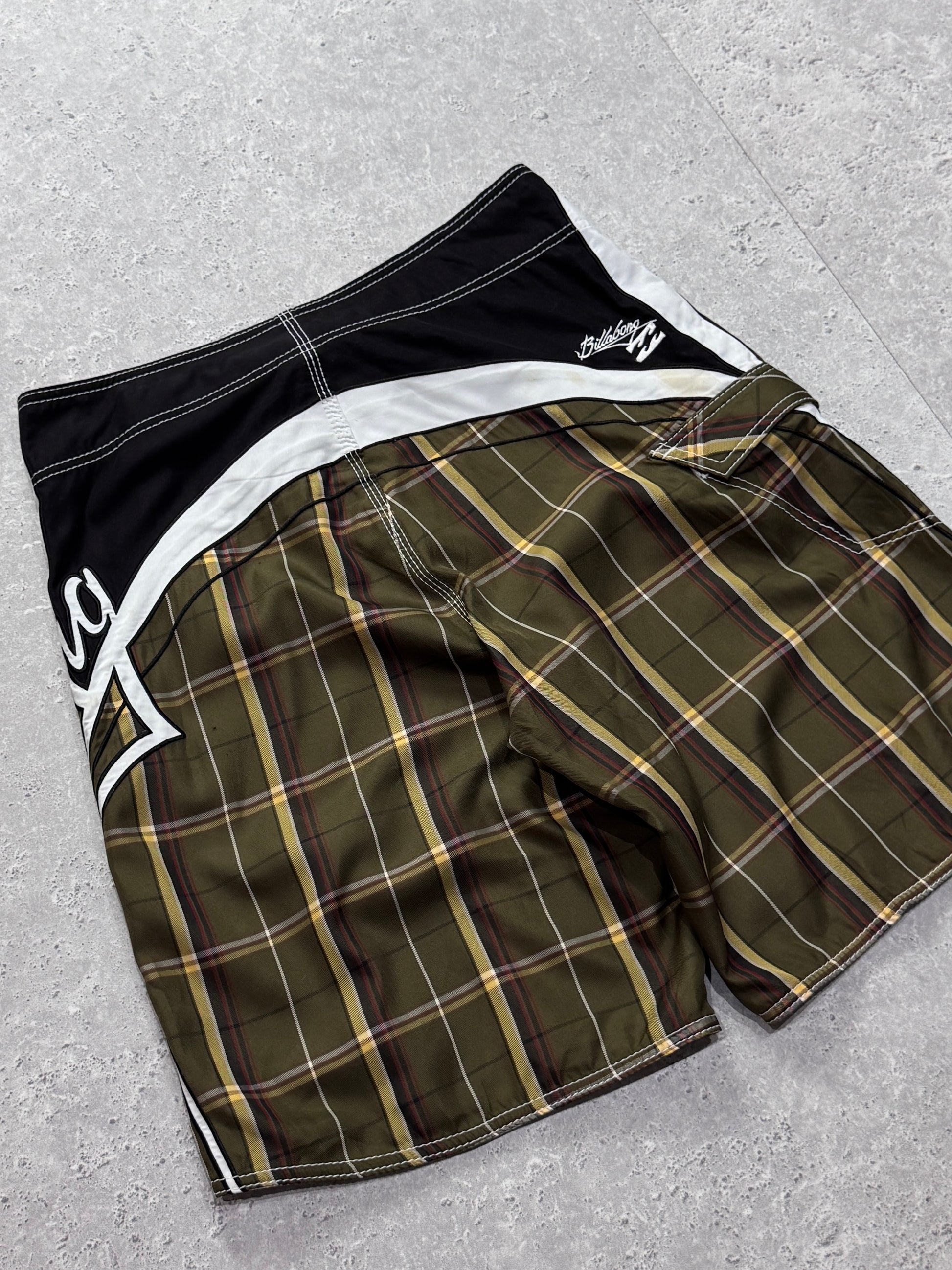 Vintage 2000s Billabong “Mark Occhilupo” Boardshorts (32”)