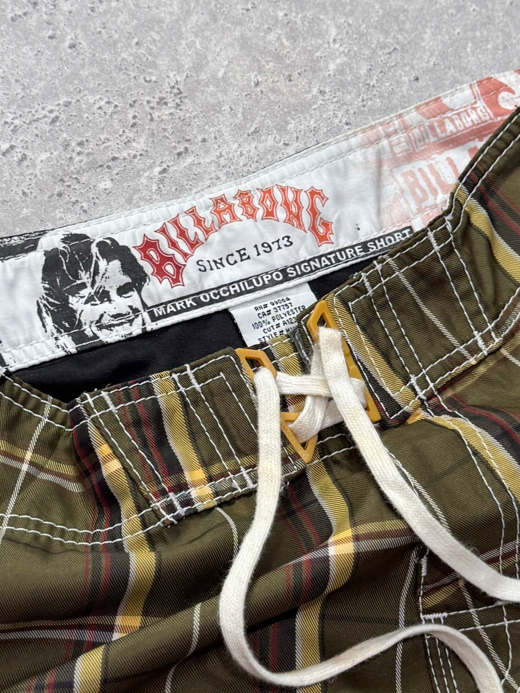 Vintage 2000s Billabong “Mark Occhilupo” Boardshorts (32”)