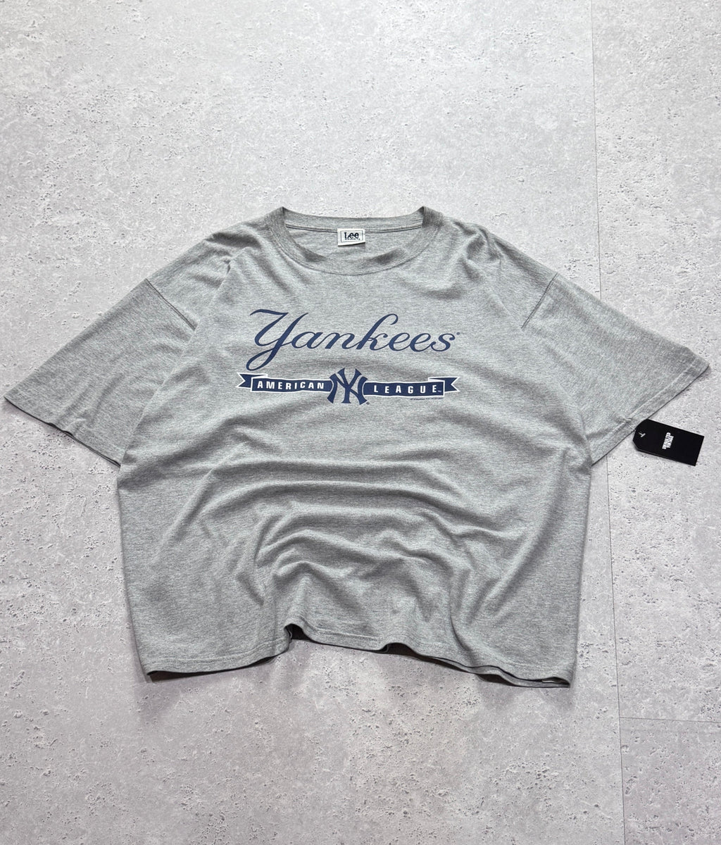 Vintage 2000s New York Yankees MLB Tee (XL)