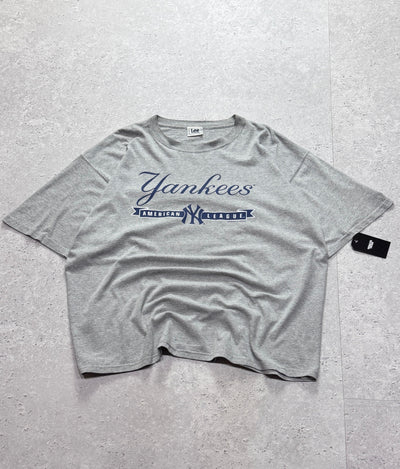 Vintage 2000s New York Yankees MLB Tee (XL)