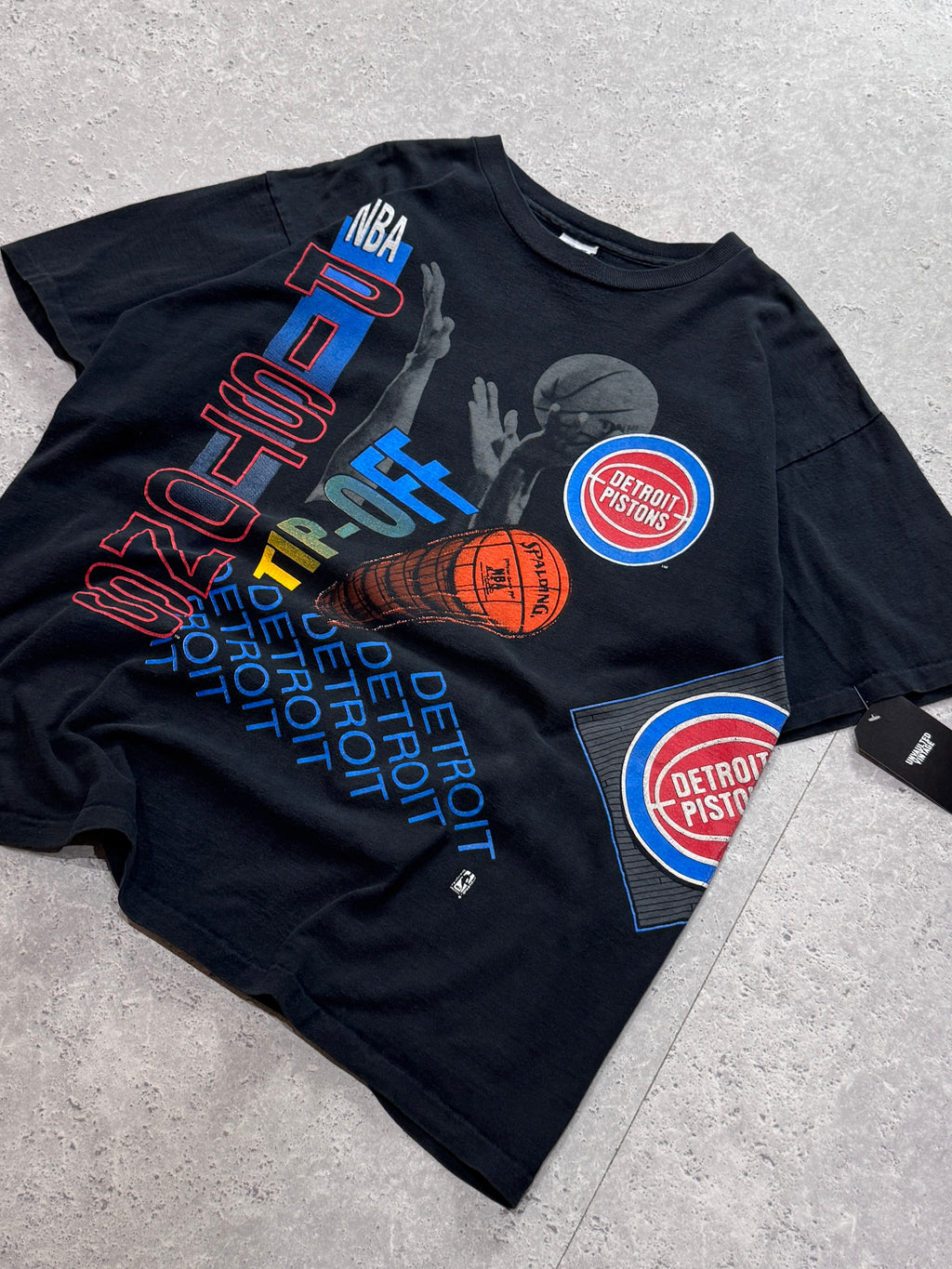 Vintage 90s Salem X Detroit Pistons NBA Tee (L)