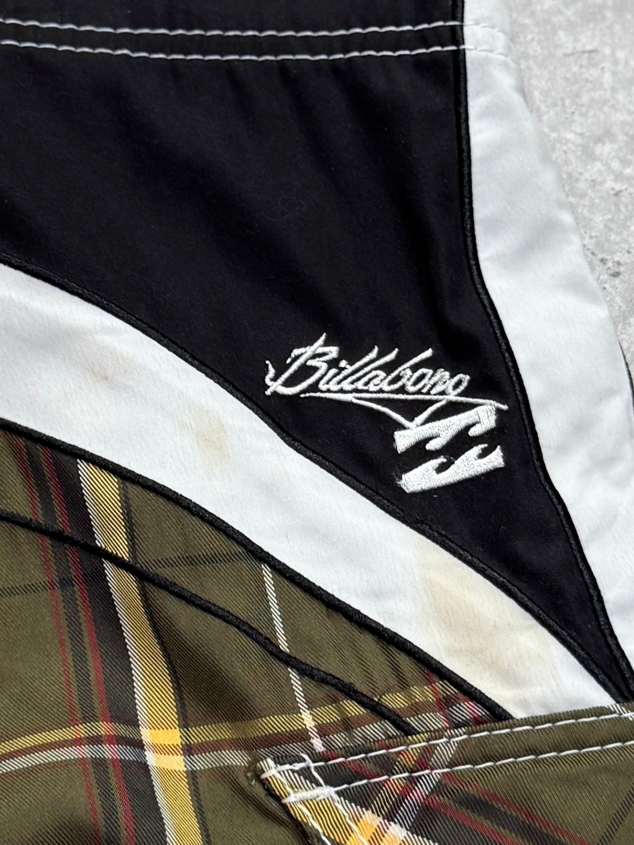 Vintage 2000s Billabong “Mark Occhilupo” Boardshorts (32”)