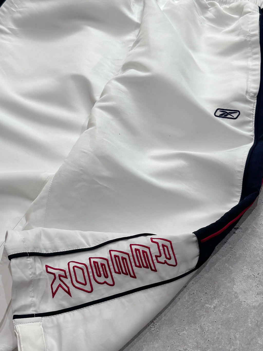 Vintage 2000s Reebok Adjustable 3/4 Track Shorts (M)