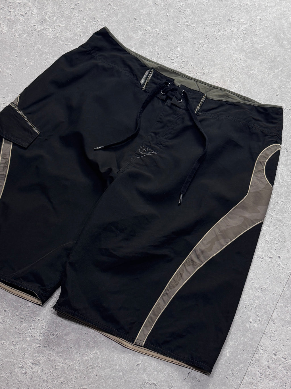 Vintage 2000s Quiksilver Boardshorts (34”)