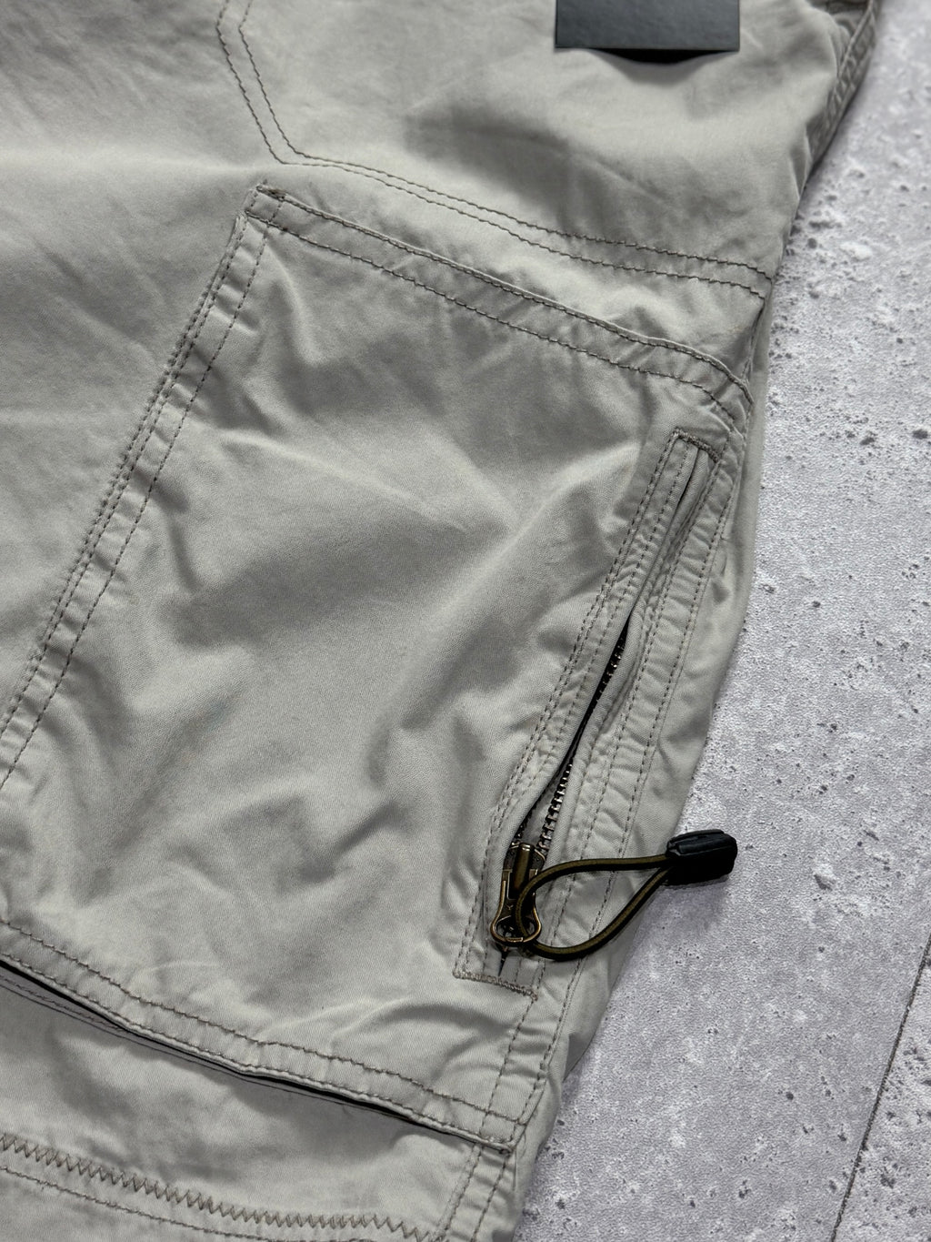 Vintage Y2K Utility Cargo Shorts (32”)