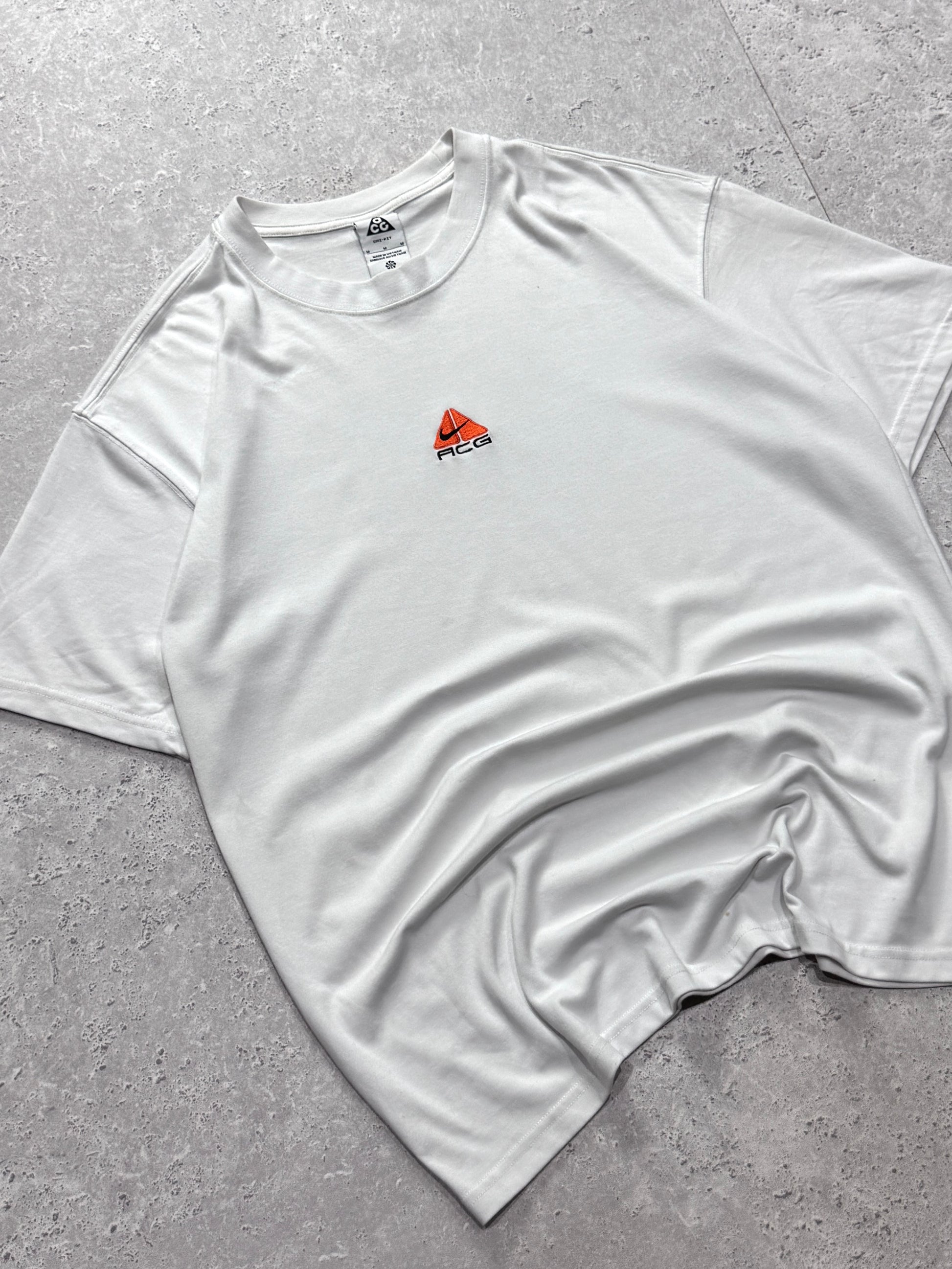 Nike ACG Embroidered Tee (L)