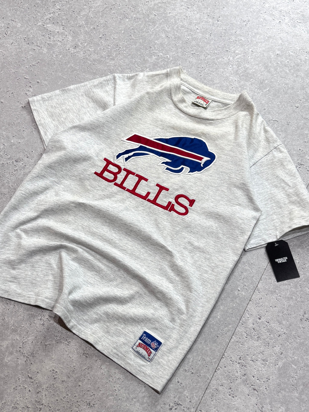 Vintage 90s Embroidered Buffalo Bills NFL Tee (L)