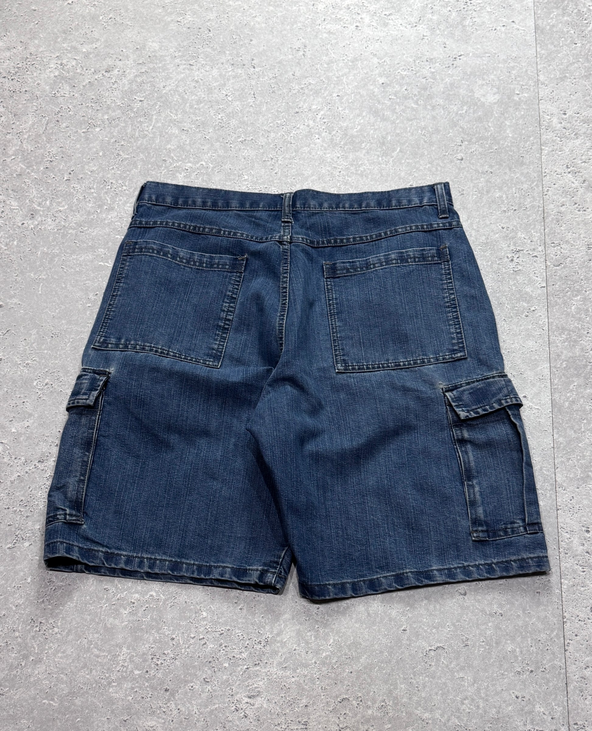 Vintage Wrangler Denim Cargo Shorts (32”)