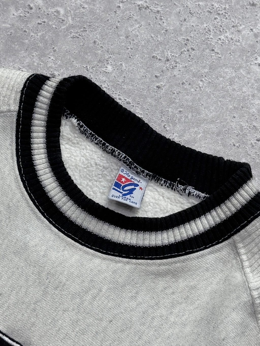 Vintage 90s Atlanta Falcons Embroidered NFL Sweater (L)