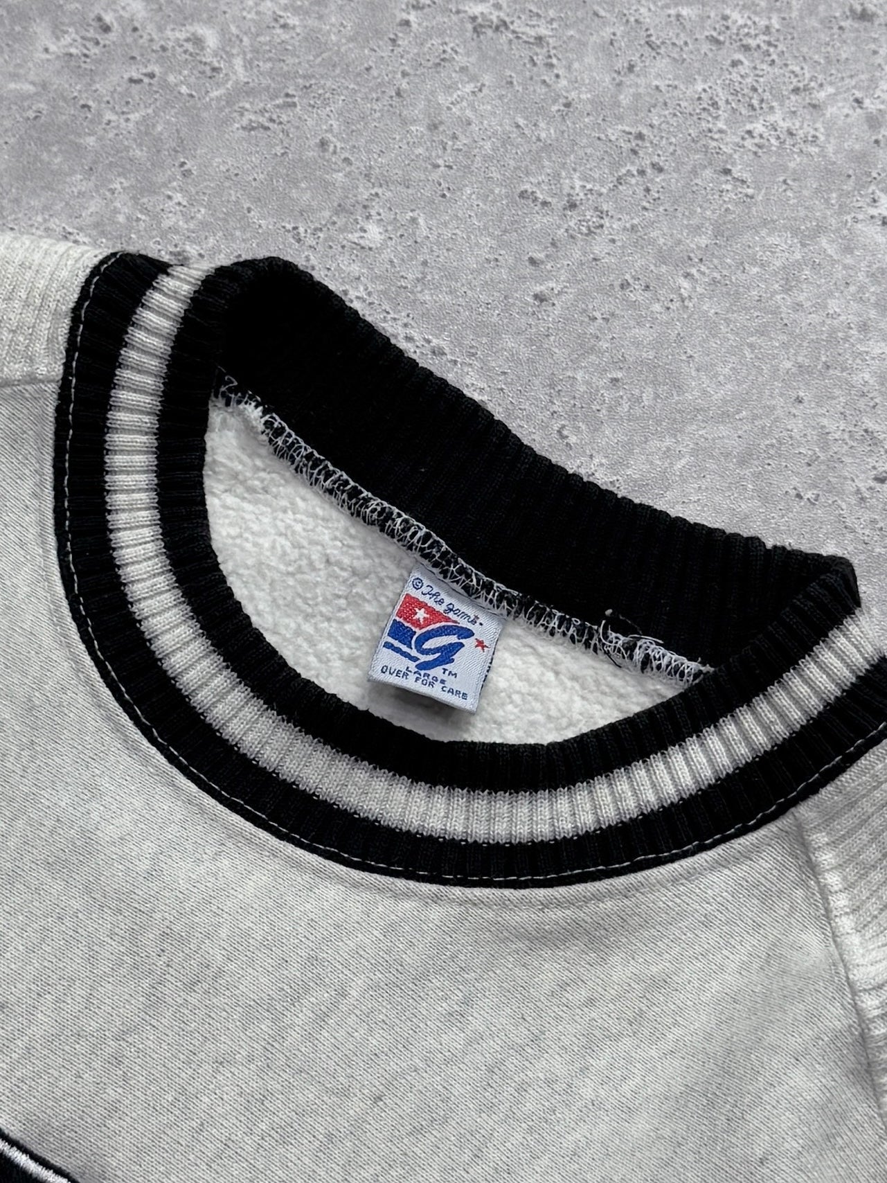 Vintage 90s Atlanta Falcons Embroidered NFL Sweater (L)