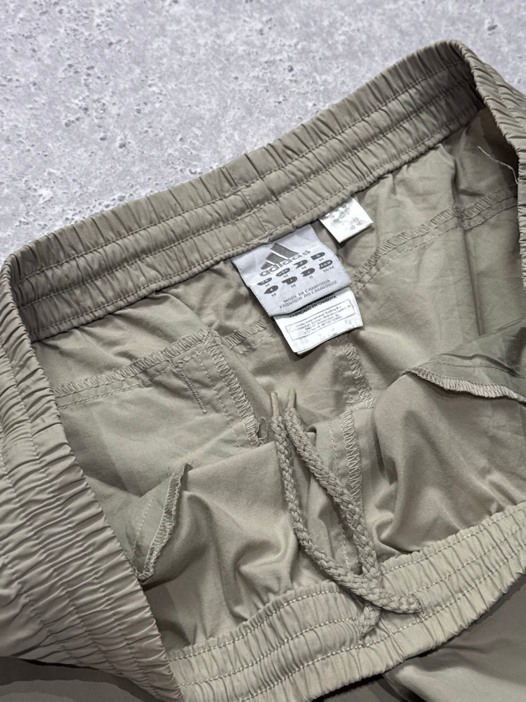 Vintage 2000s Adidas Adjustable 3/4 Cargo Shorts (L)