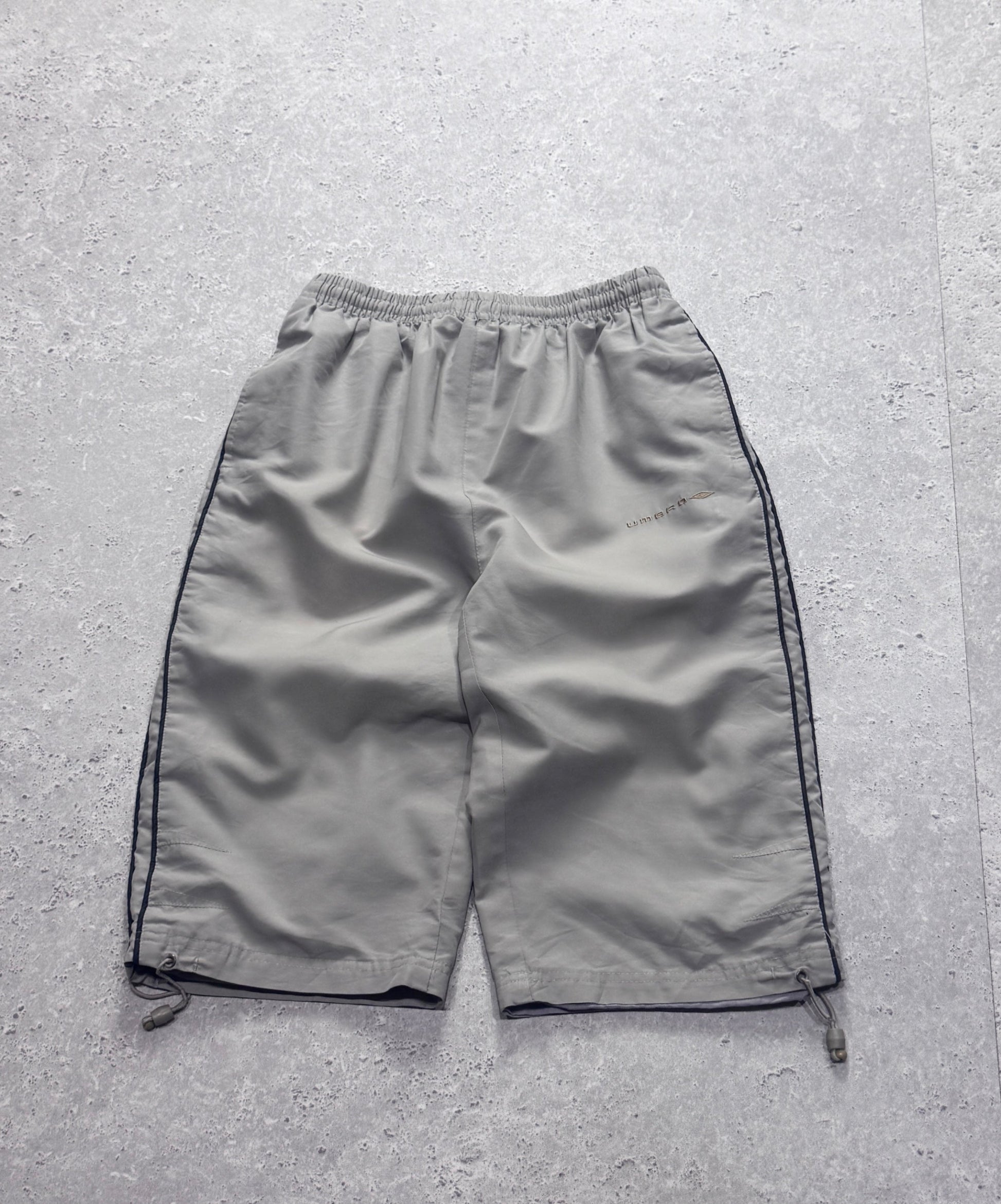Vintage 2000s Umbro Adjustable 3/4 Track Shorts (XS)