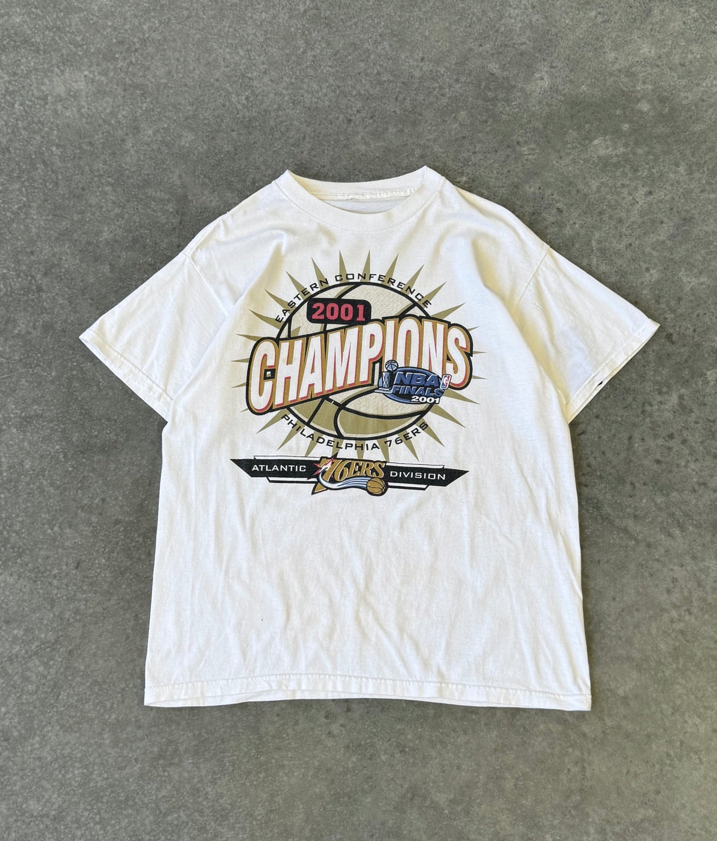 Vintage 01' Philadelphia 76ers NBA Championship Tee (L)