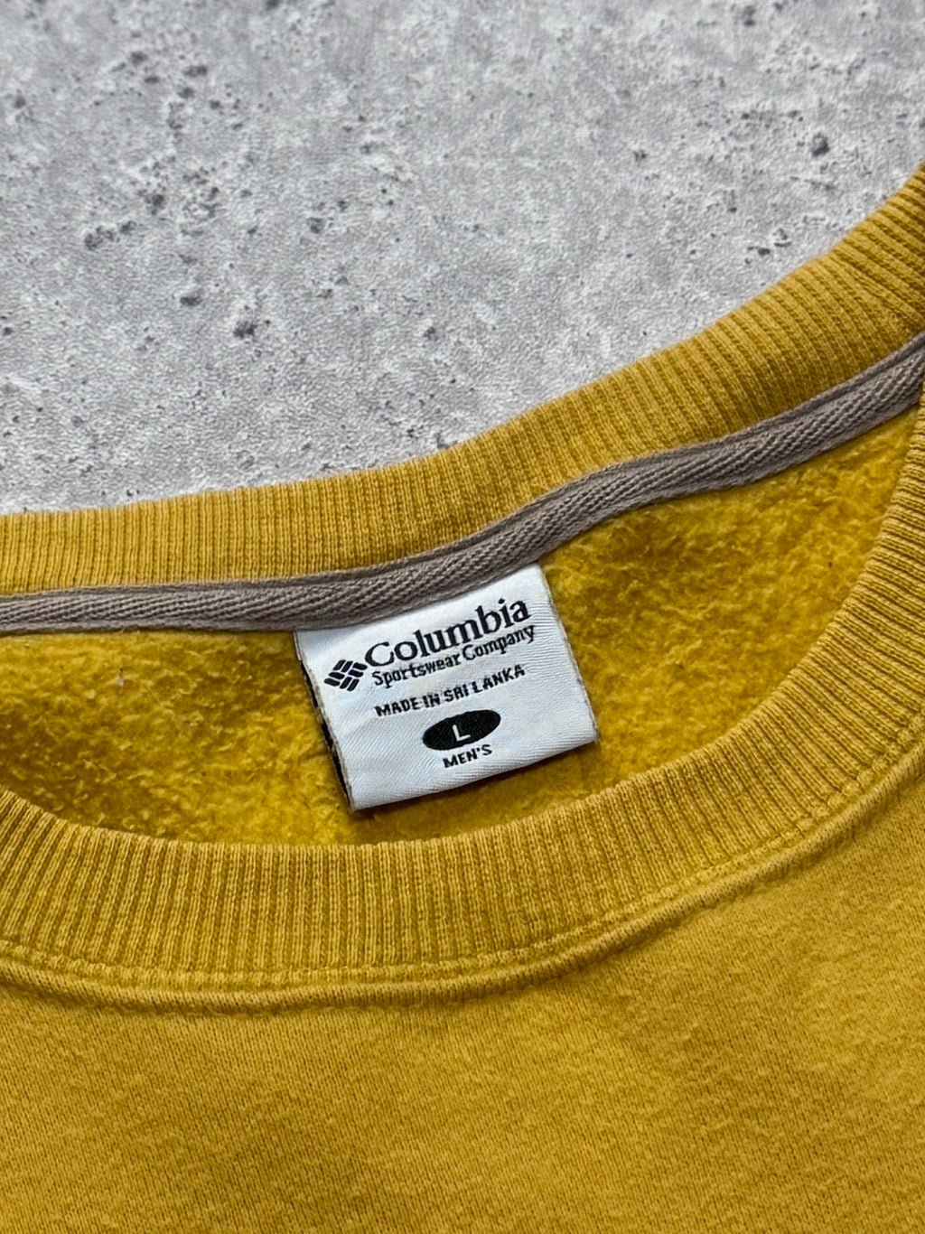 Vintage 2000s Columbia Embroidered Sweater (XL)