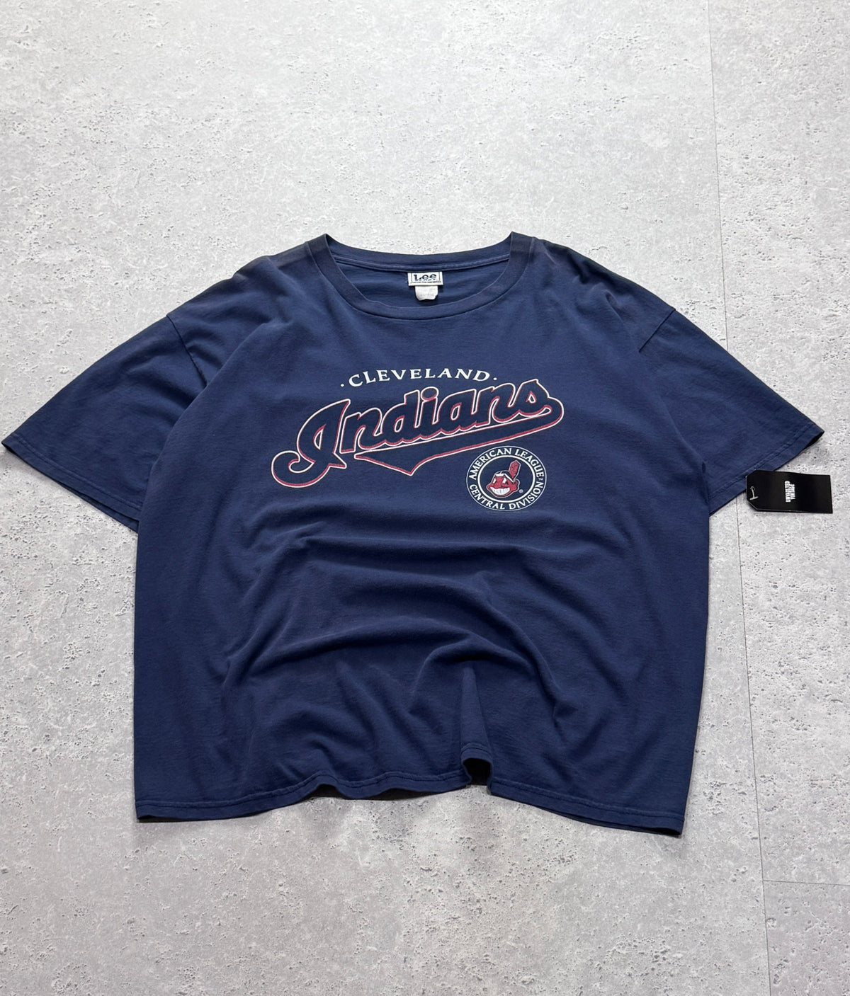 Vintage 2000s Cleveland Indians MLB Tee (XL)