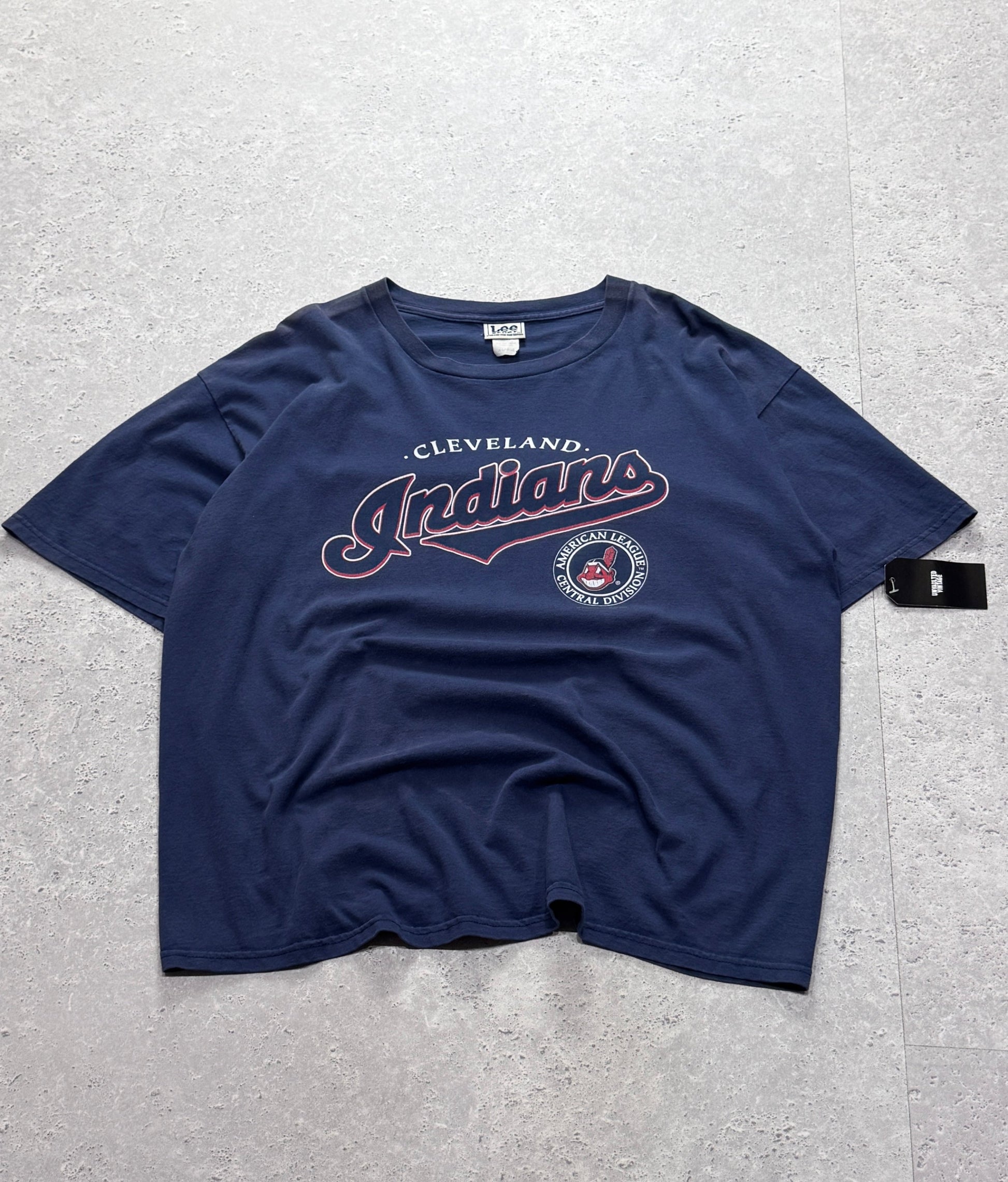 Vintage 2000s Cleveland Indians MLB Tee (XL)