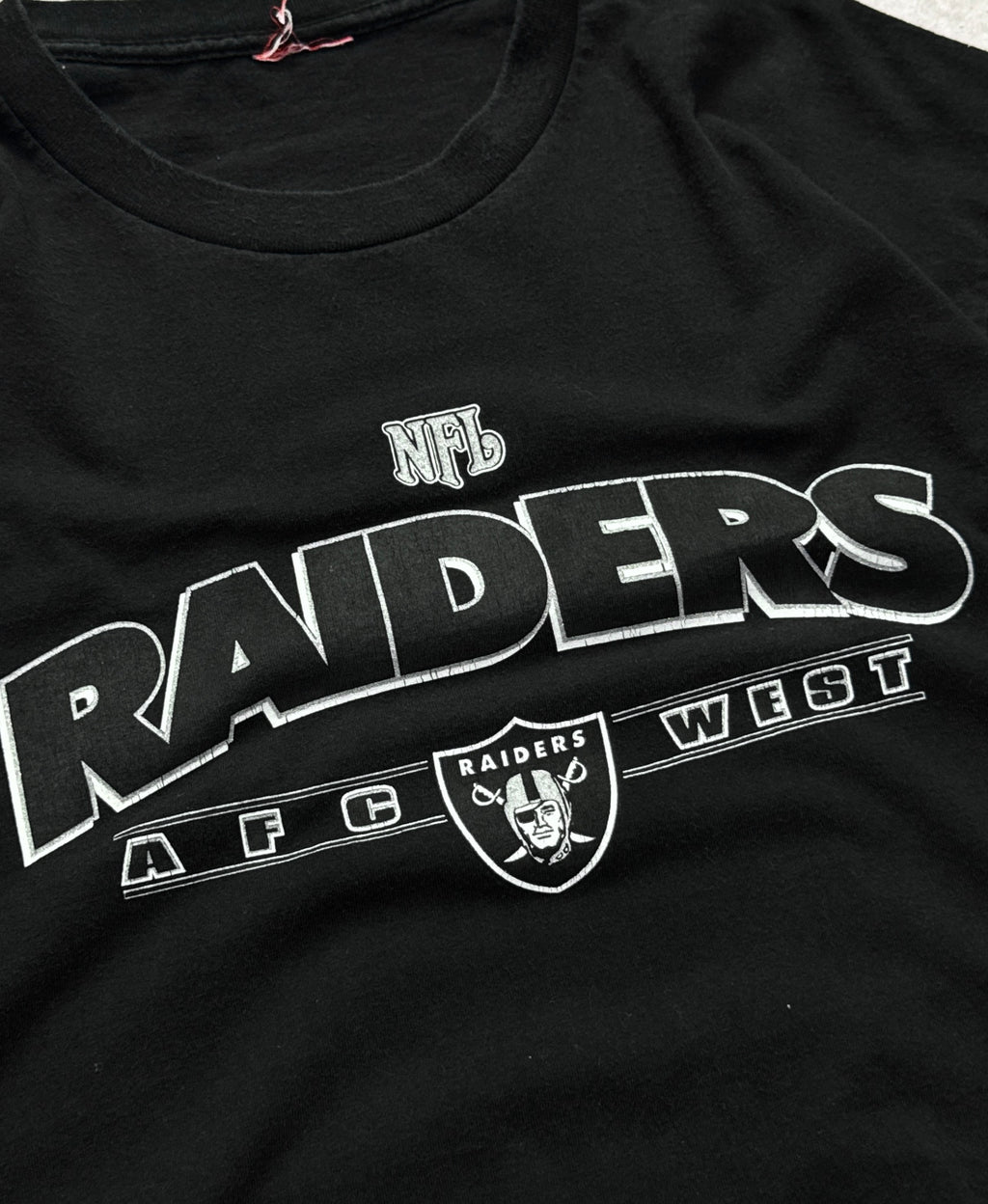 Vintage 2000s Oakland Raiders NFL Tee (XL)