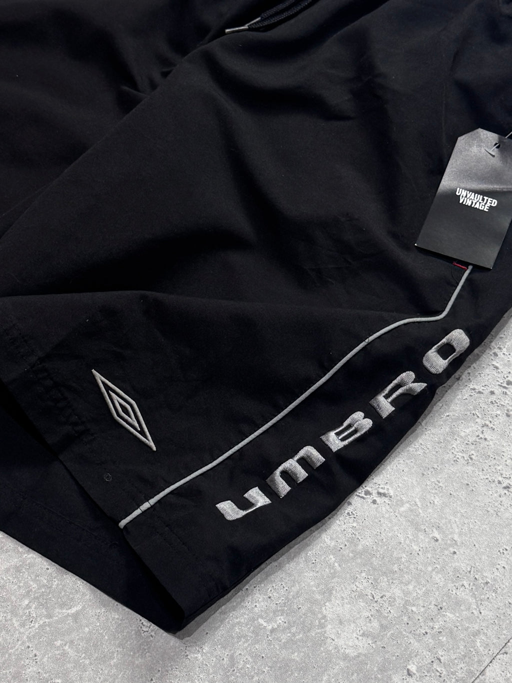 Vintage 2000s Umbro Track Shorts (L)