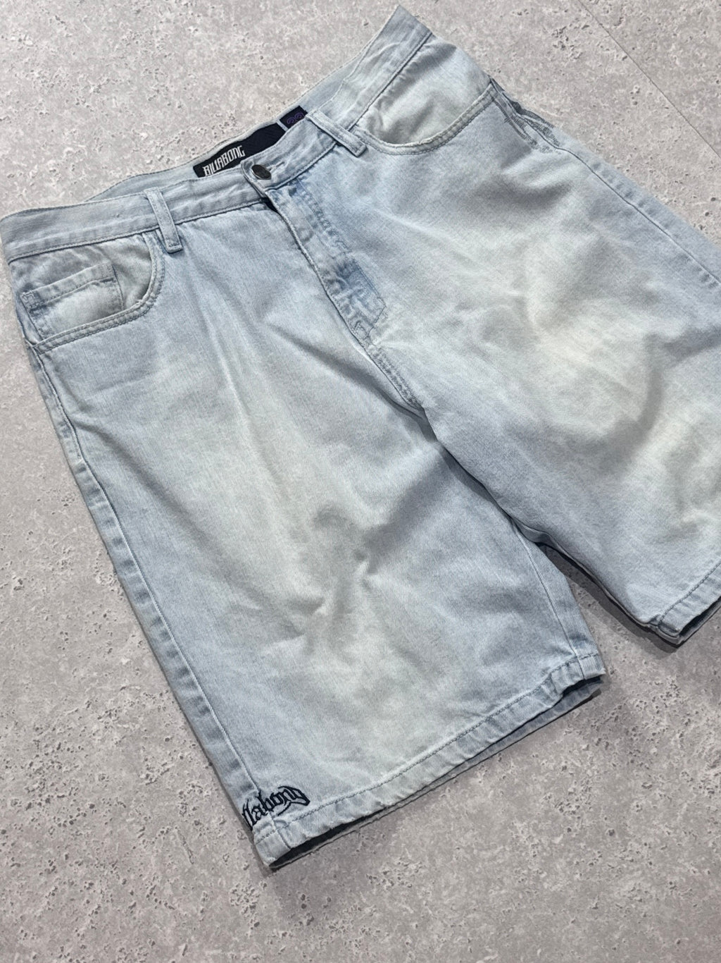 Vintage Y2K Billabong Denim shorts (33”)