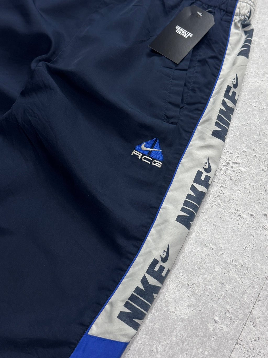 Vintage 90s Nike ACG Track Shorts (M)