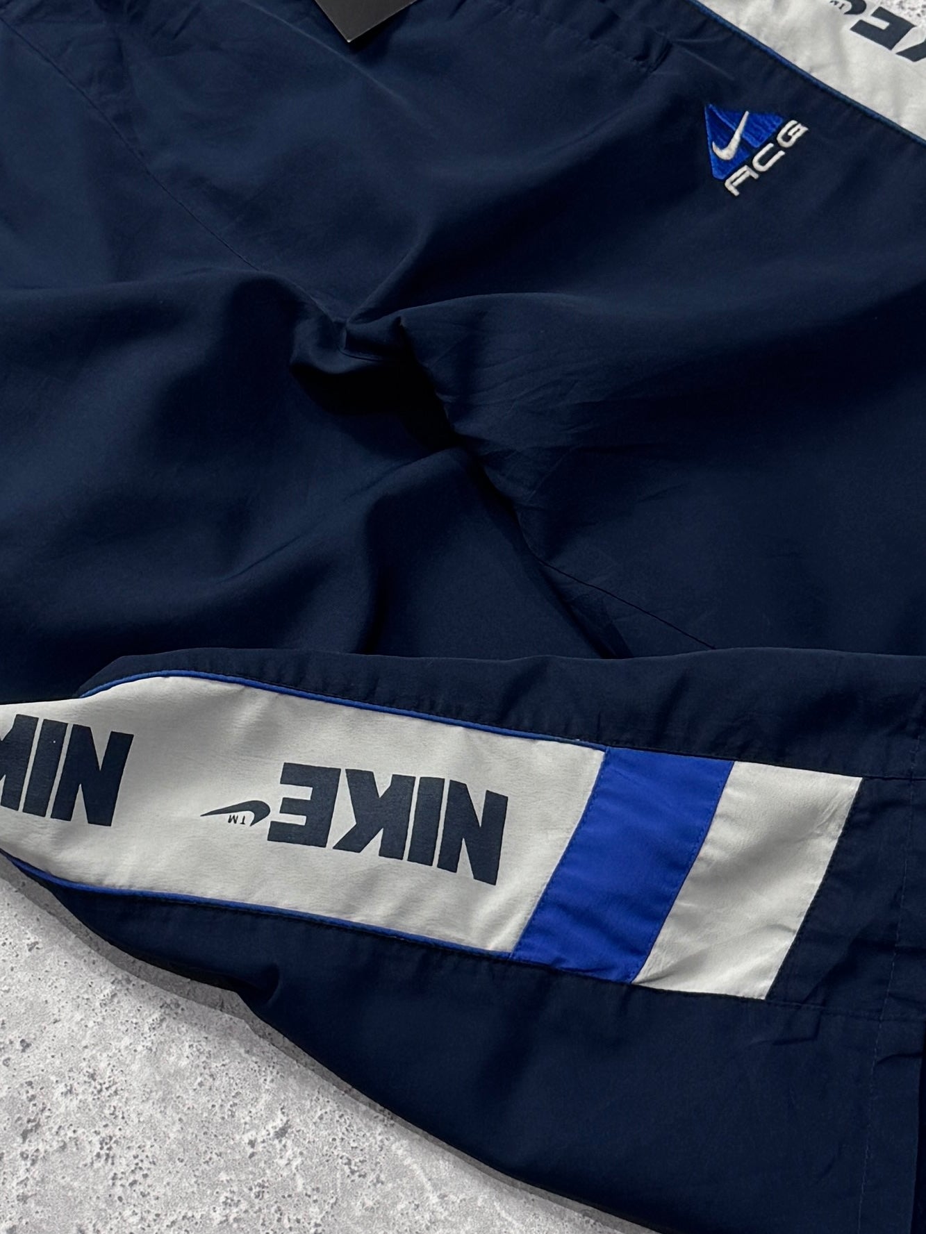 Vintage 90s Nike ACG Track Shorts (M)