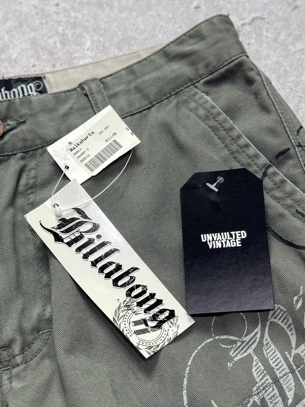 Vintage Y2K Deadstock Billabong Cargo Shorts (30”)
