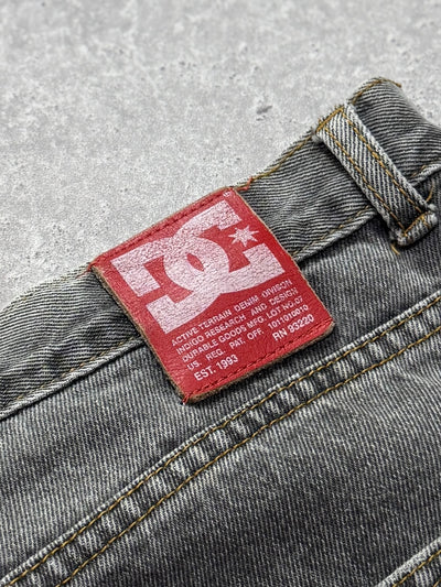 Vintage Y2K DC Shoes Embroidered Jorts (34")