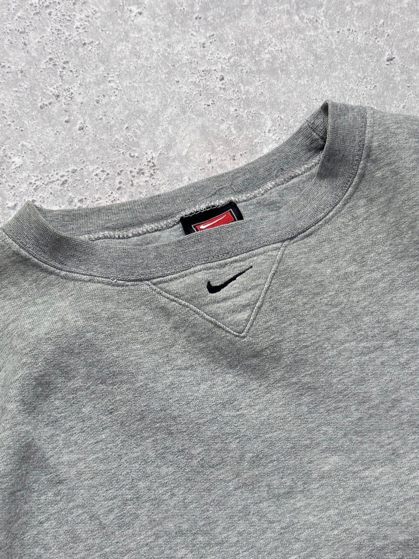 Vintage 2000s Nike Essential Sweater (L)