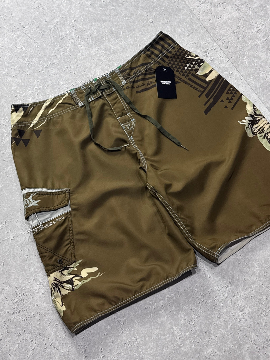 Vintage 2000s Quiksilver Boardshorts (36”)