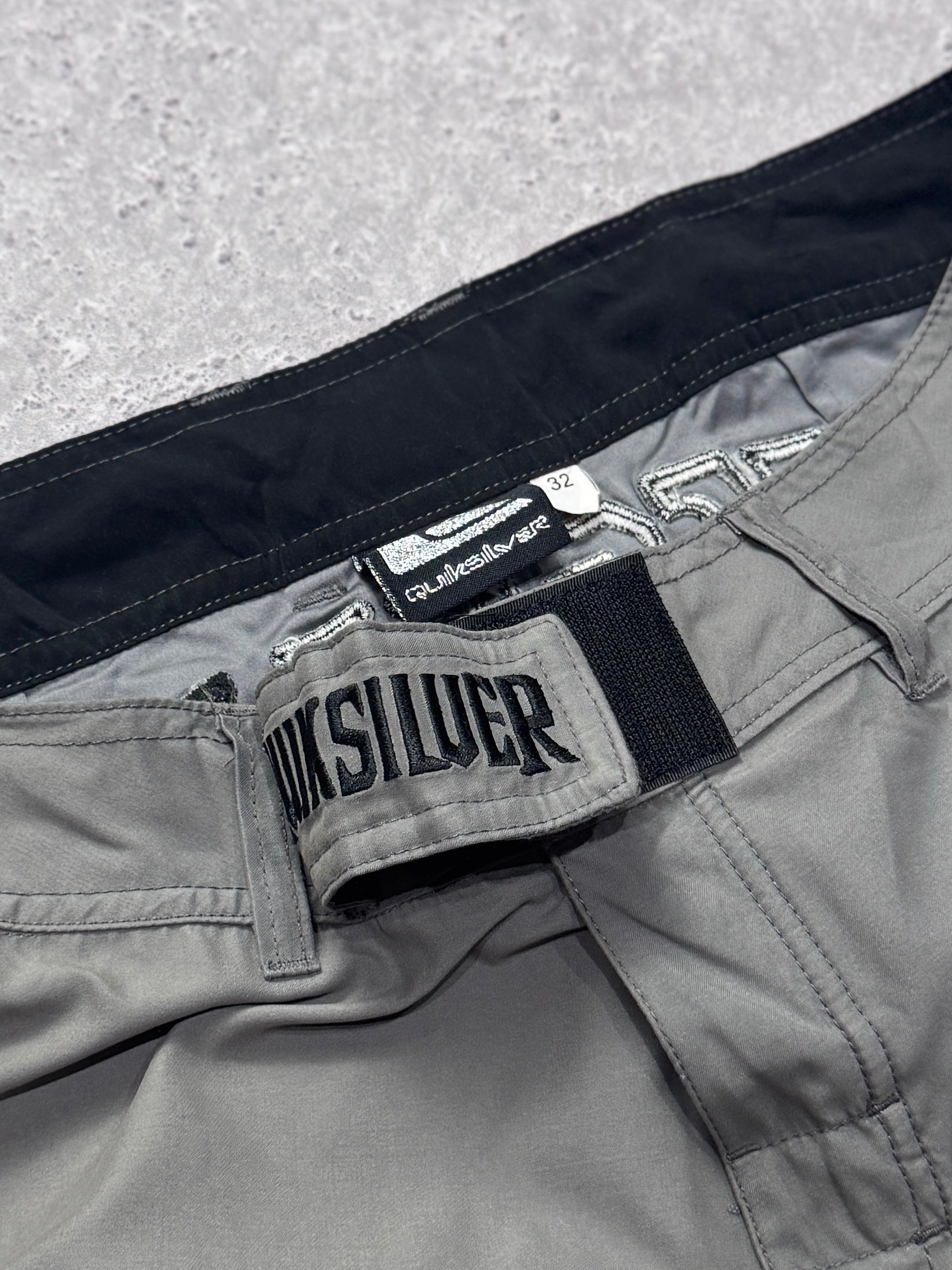 Vintage 90s Quiksilver Velcro Boardshorts (32”)