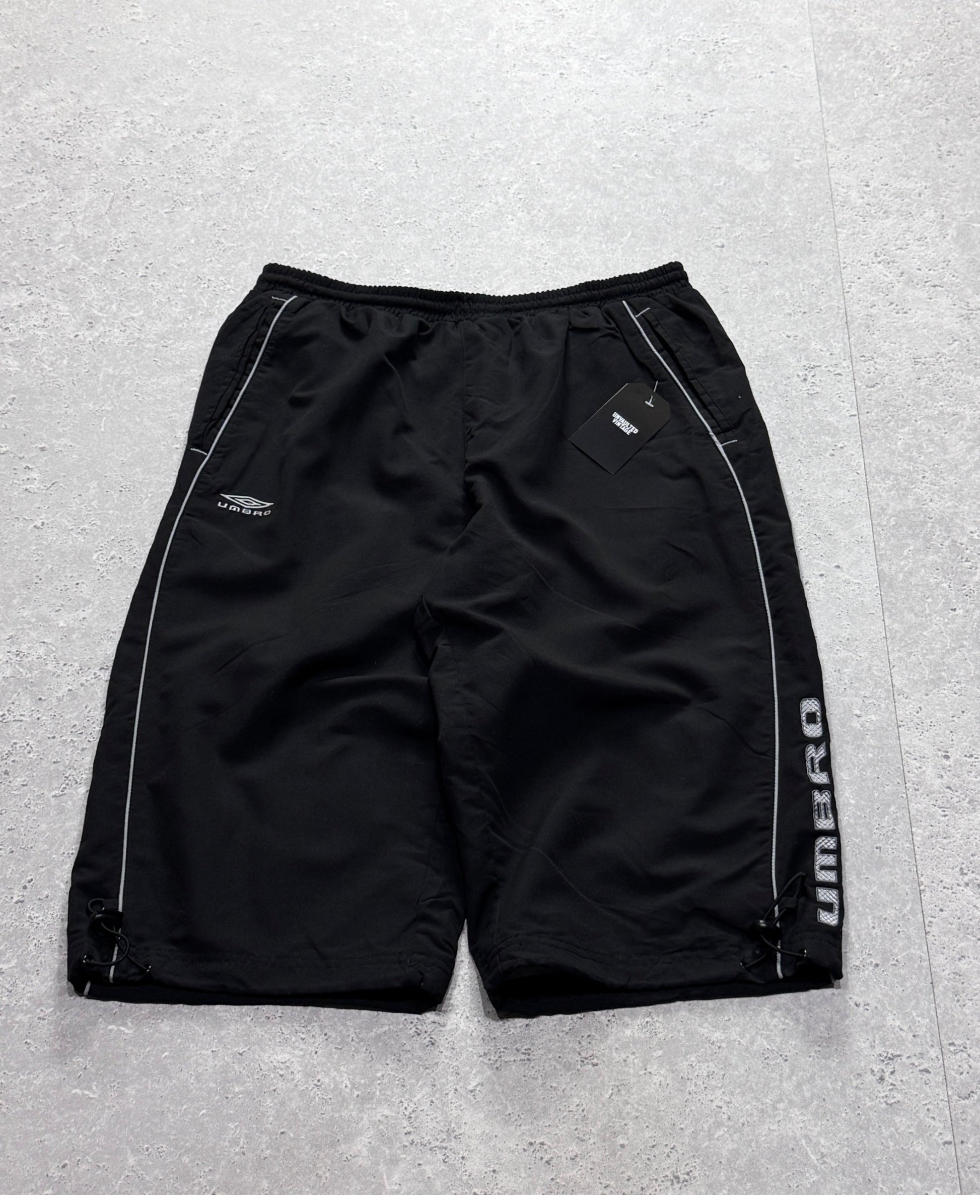 Vintage 2000s Umbro Adjustable 3/4 Track Shorts (M)