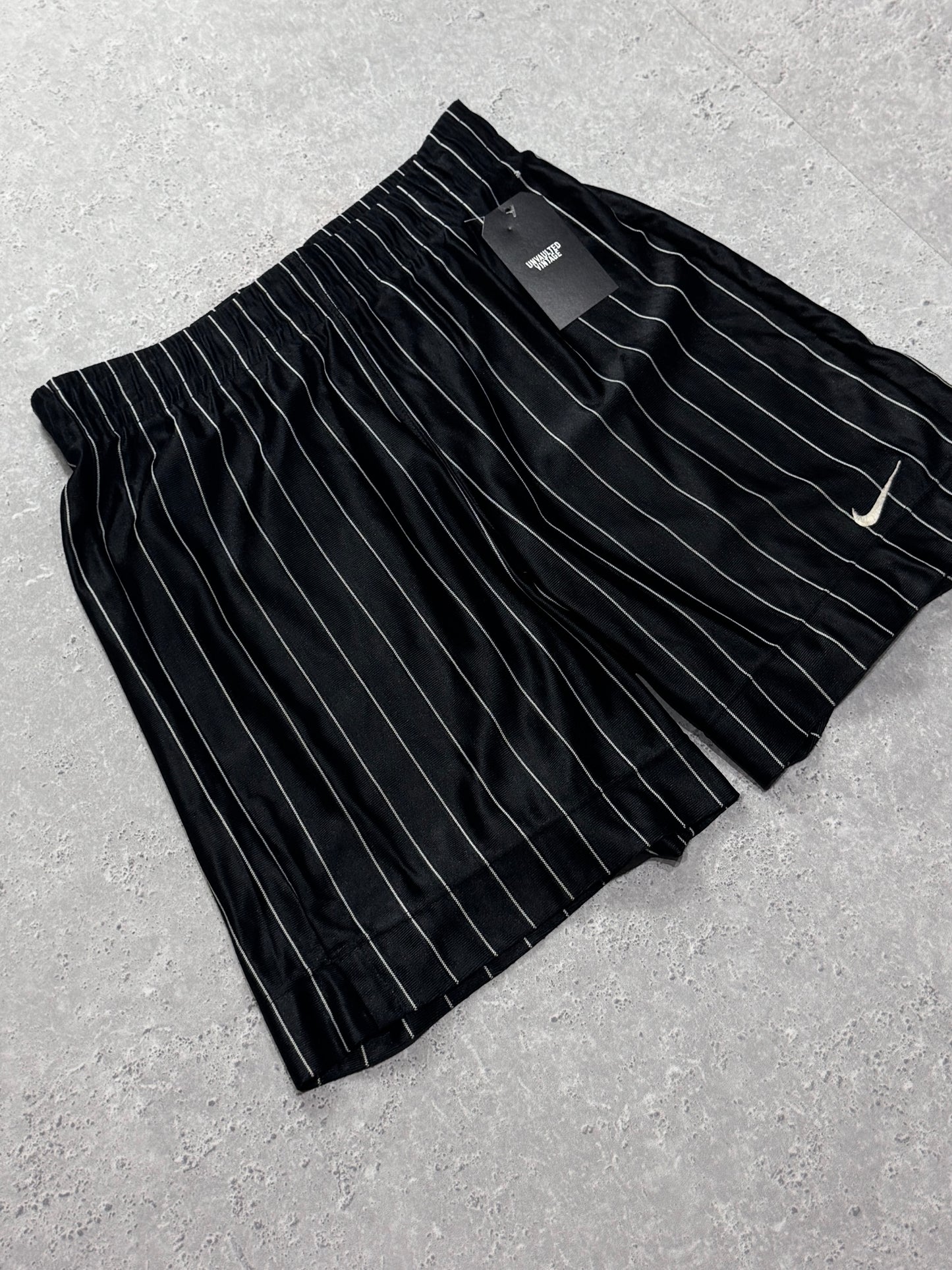 Vintage 90s Nike Pin Stripe Basketball Shorts (M)