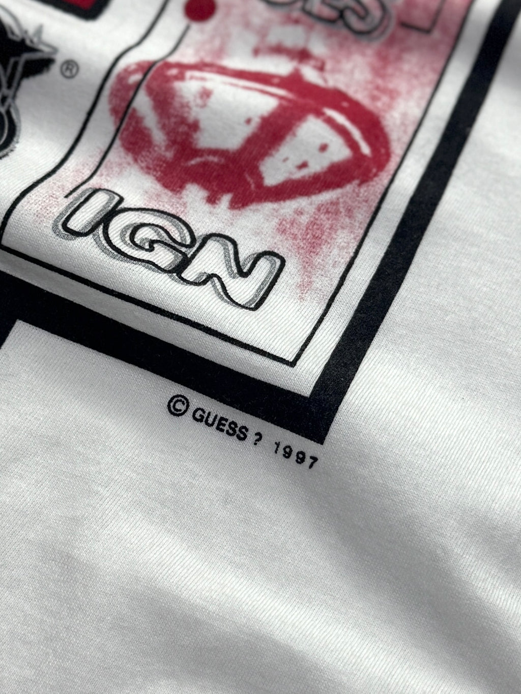 Vintage 90s Guess Jeans Graphic Tee (L)