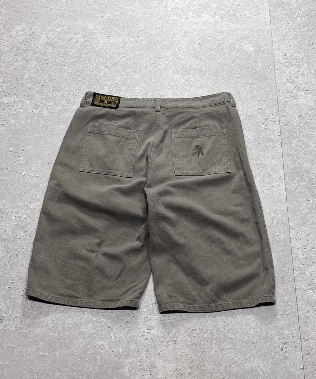 Vintage 2000s Pleated Shorts (32”)