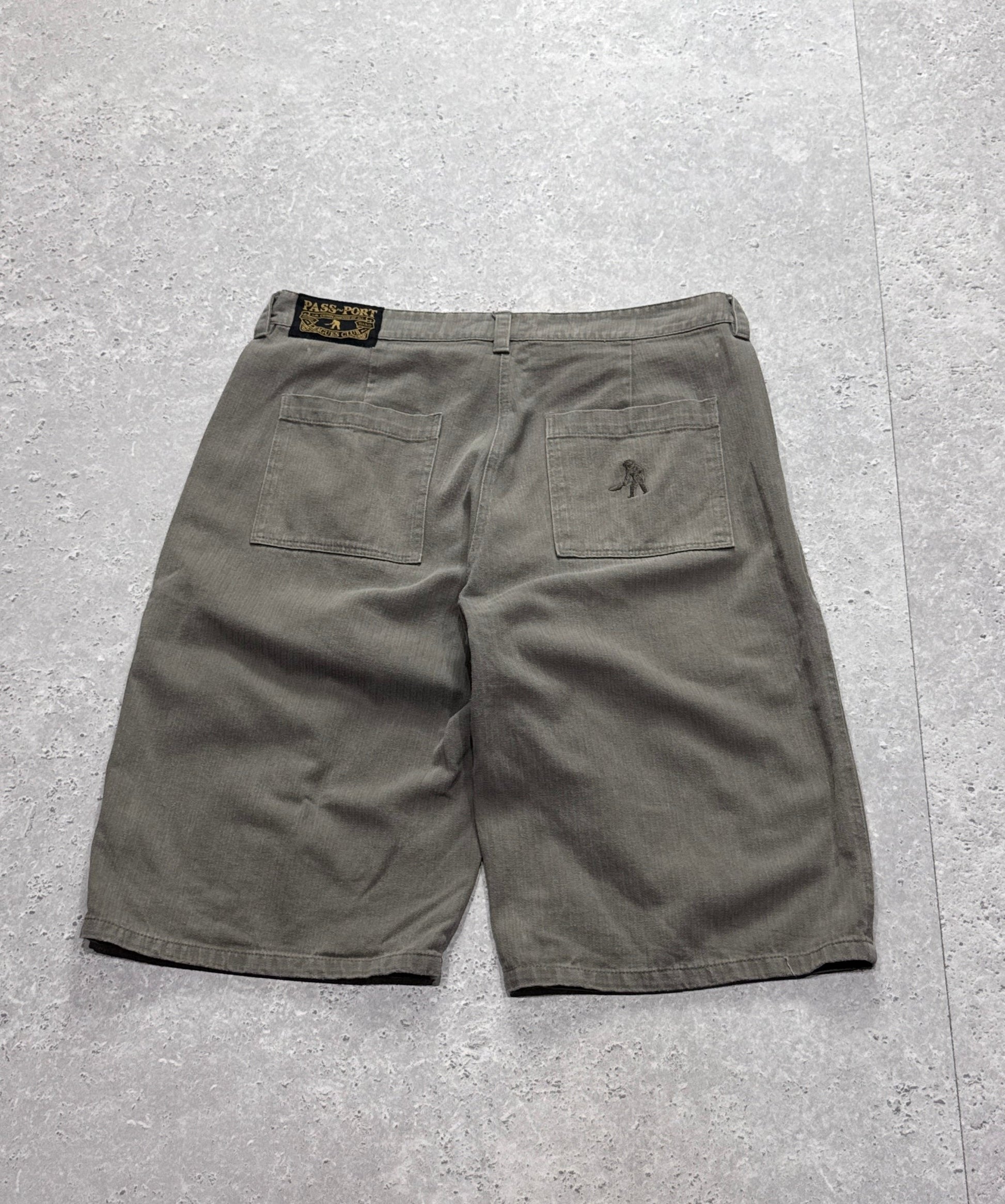 Vintage 2000s Pleated Shorts (32”)