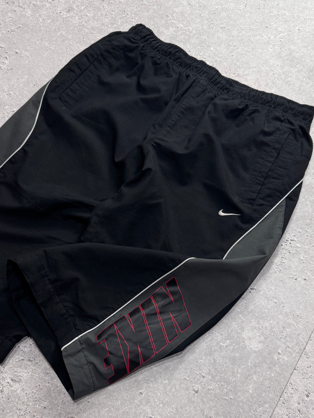 Vintage 2000s Nike Spellout Track Shorts (M)