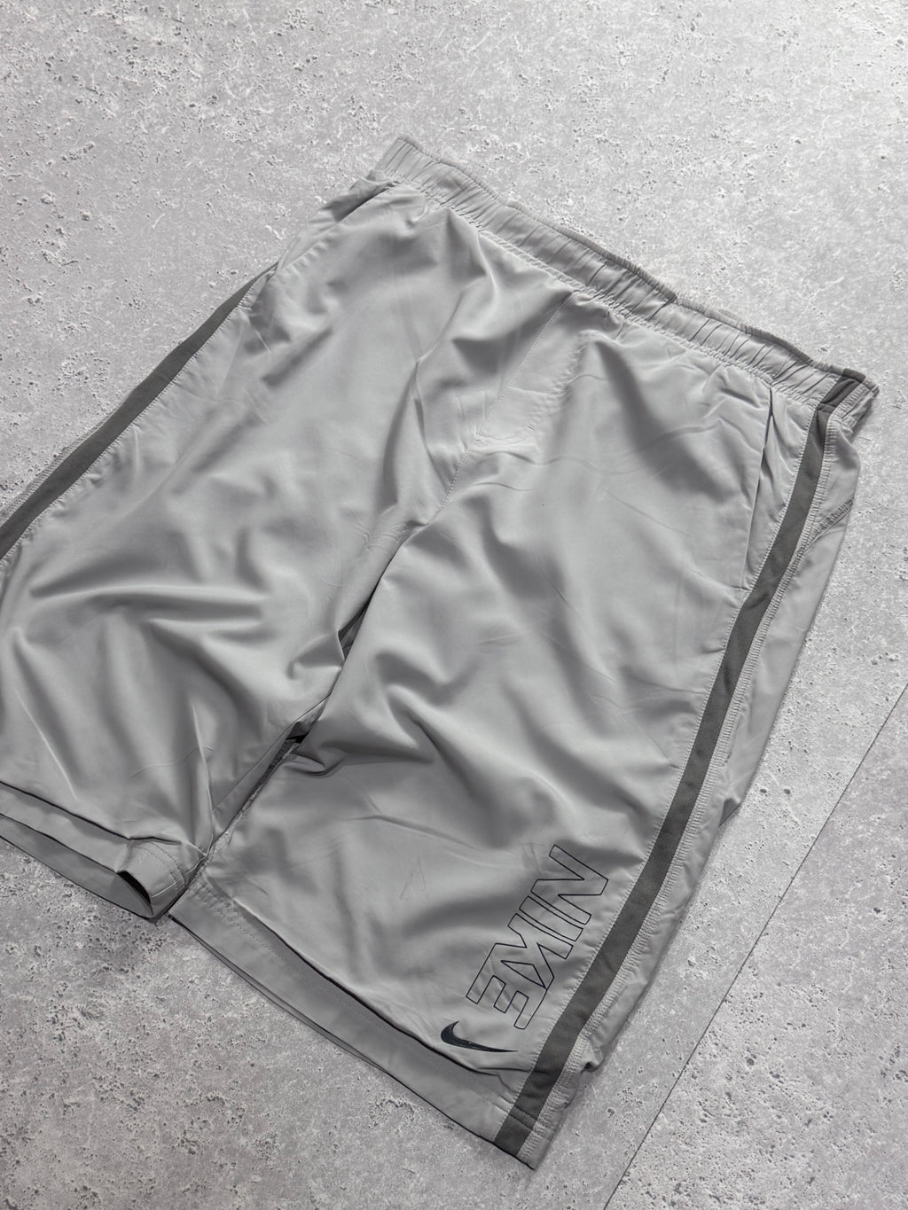 Vintage 2000s Nike Dri Fit Track Shorts (M)