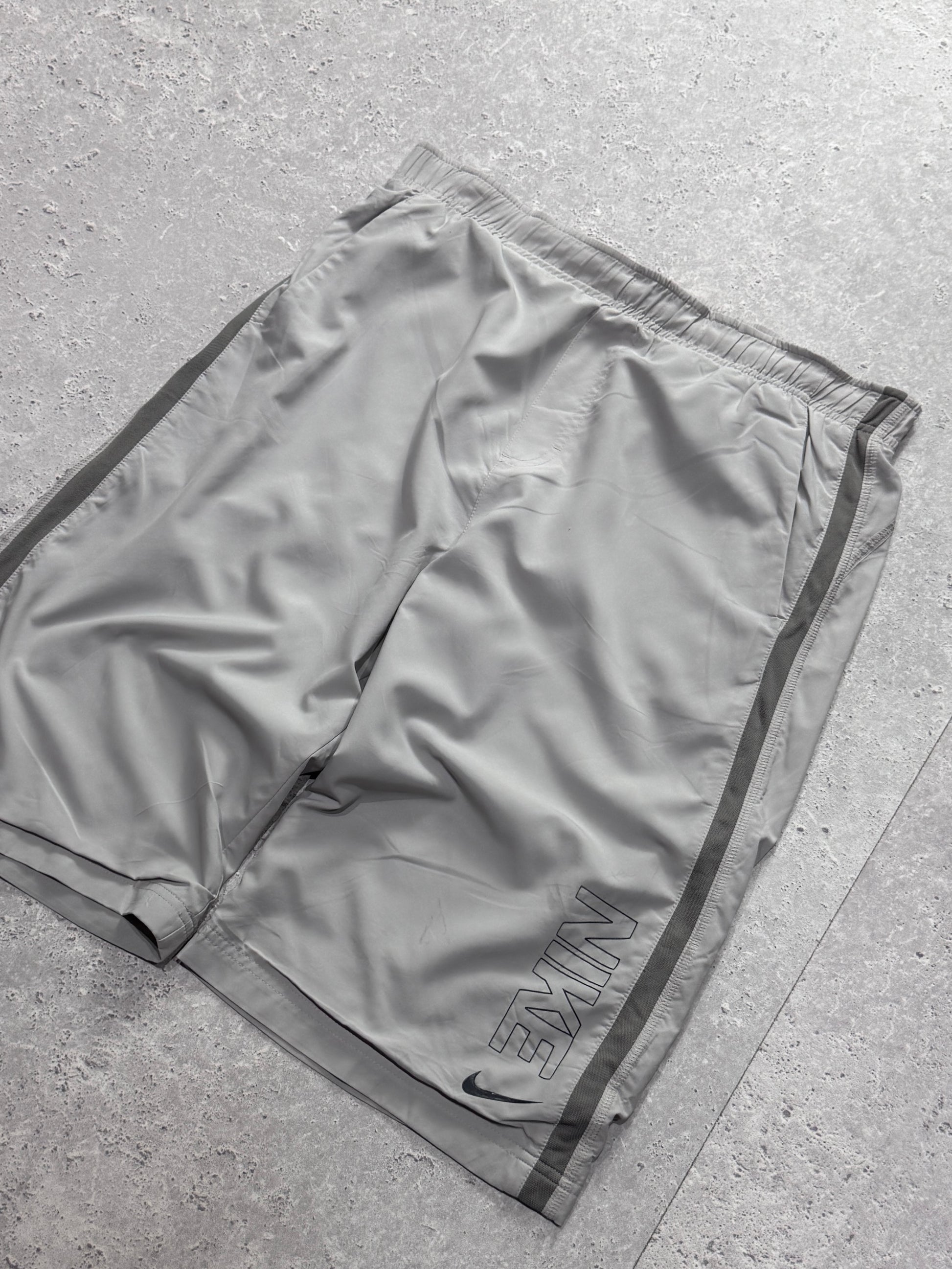 Vintage 2000s Nike Dri Fit Track Shorts (M)