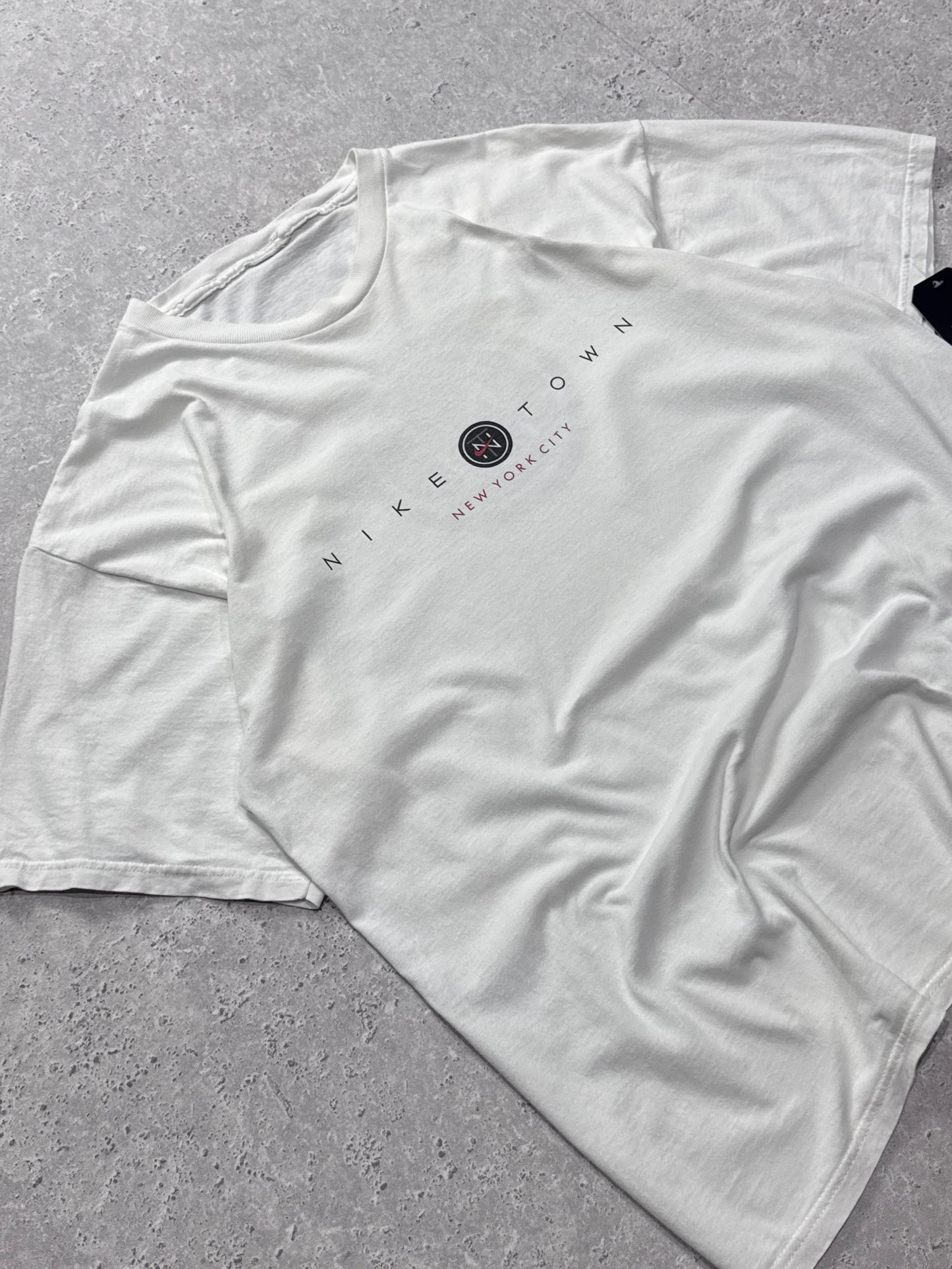 Vintage 90s Nike Town New York (XL)