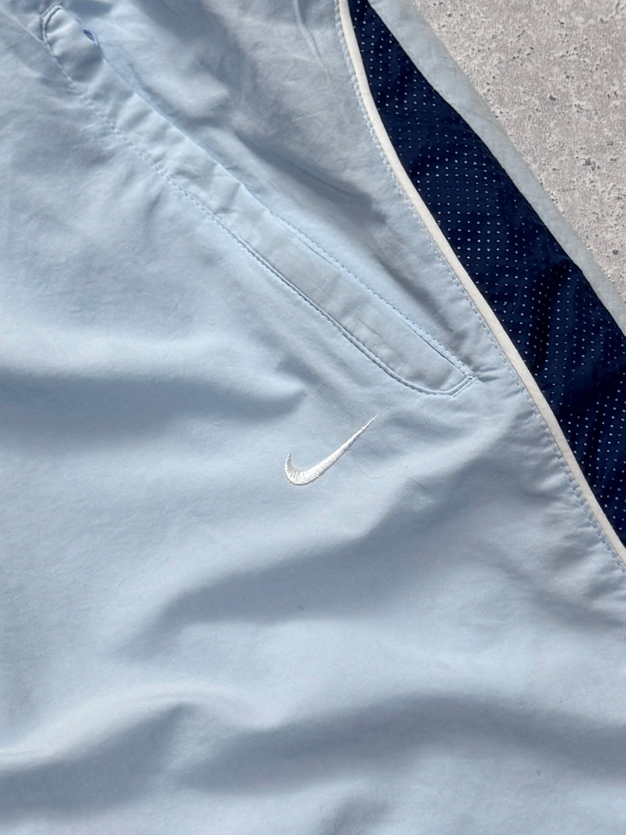 Vintage 2000s Nike Adjustable Track Shorts (L)