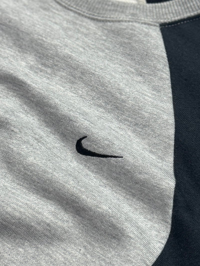 Vintage 2000s Nike Essential Sweater (L)