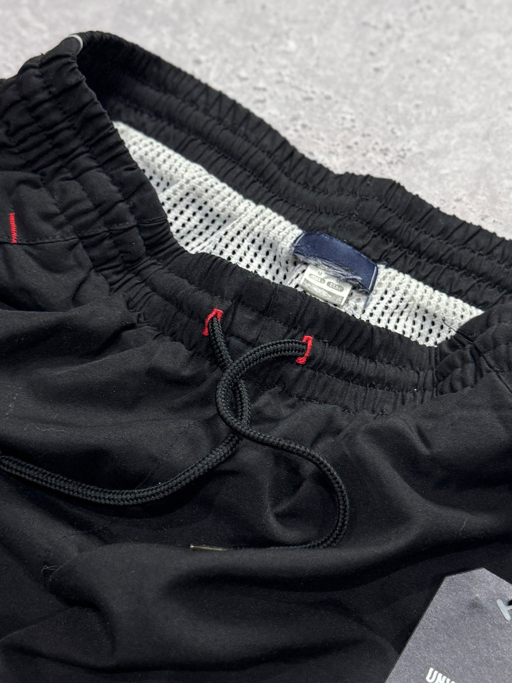 Vintage 2000s Umbro Adjustable 3/4 Track Shorts (M)