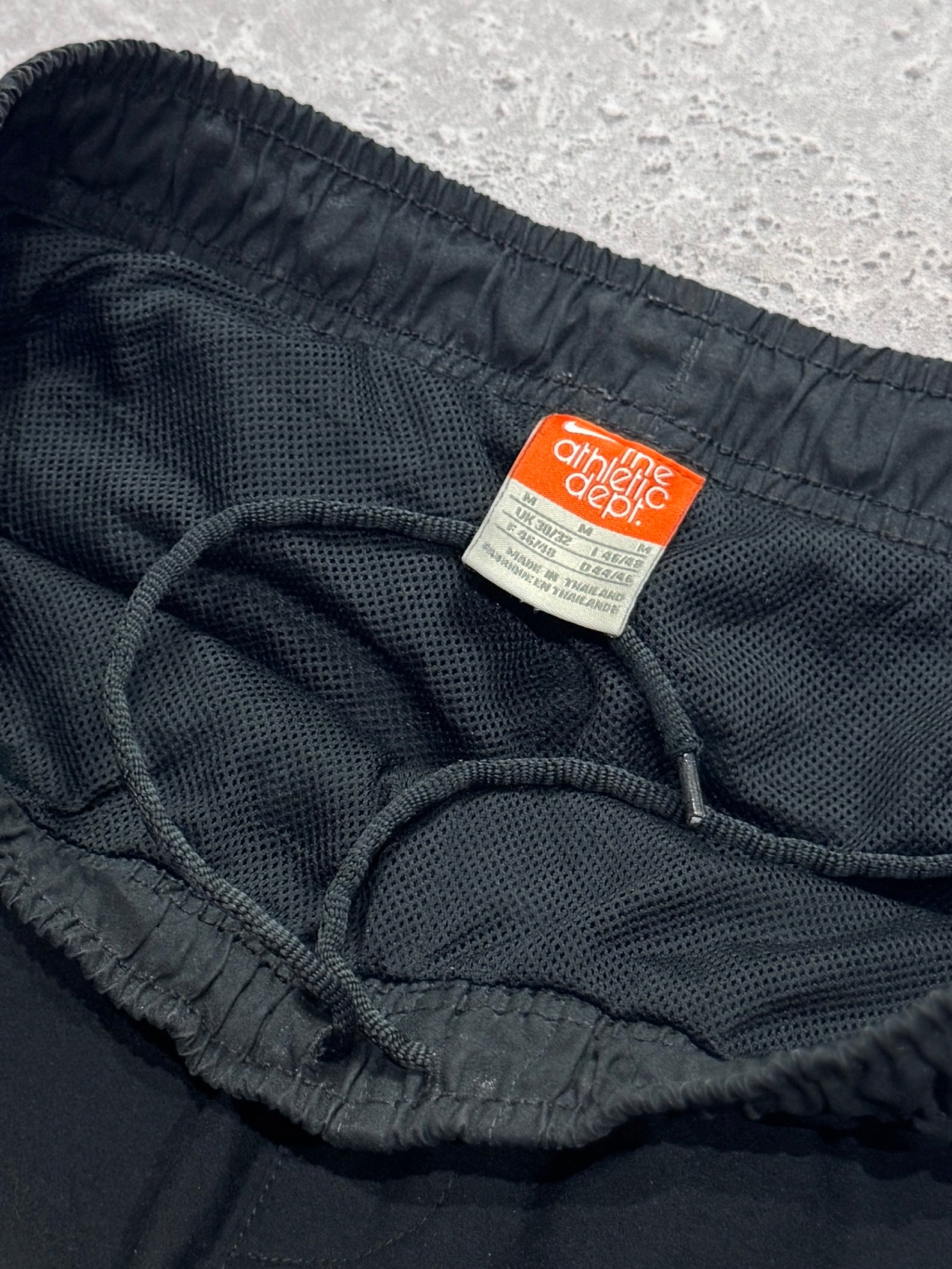 Vintage 2000s Nike Spellout Track Shorts (M)